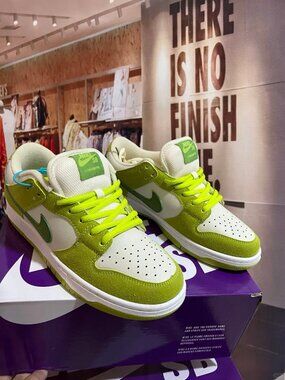 Nike SB Dunk Low Green Apple Sneakers